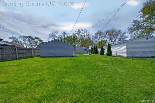 22813 Detour Street, St. Clair Shores, MI 48082