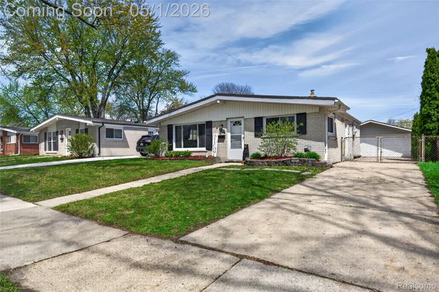 22813 Detour Street, St. Clair Shores, MI 48082