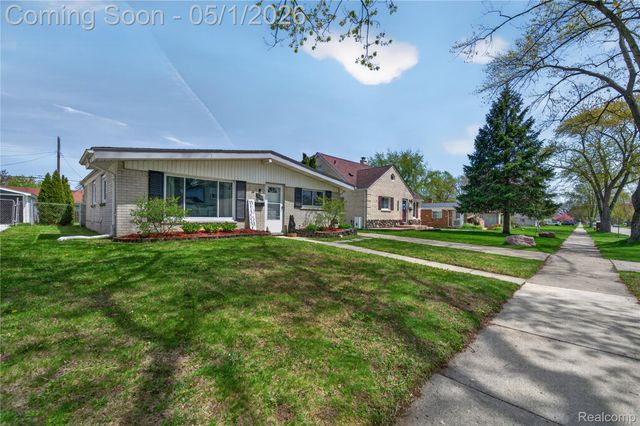 22813 Detour Street, St. Clair Shores, MI 48082