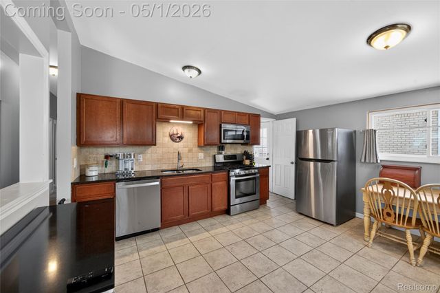 22813 Detour Street, St. Clair Shores, MI 48082