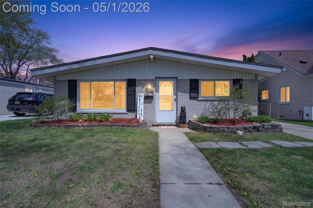 22813 Detour Street, St. Clair Shores, MI 48082