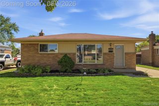 31230 Iroquois Drive, Warren, MI 48088