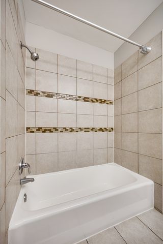25 N Iowa Avenue, Addison, IL 60101