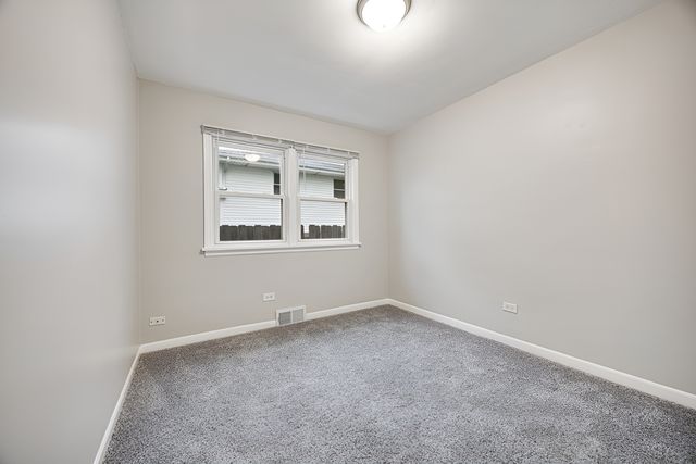 25 N Iowa Avenue, Addison, IL 60101