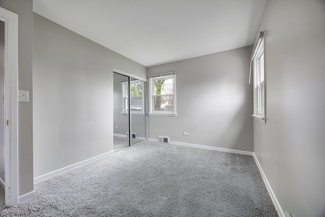 25 N Iowa Avenue, Addison, IL 60101