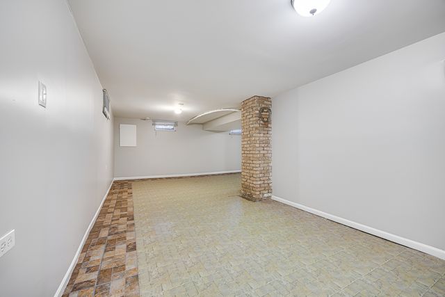 25 N Iowa Avenue, Addison, IL 60101