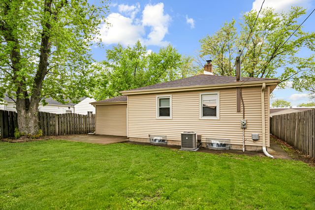 25 N Iowa Avenue, Addison, IL 60101
