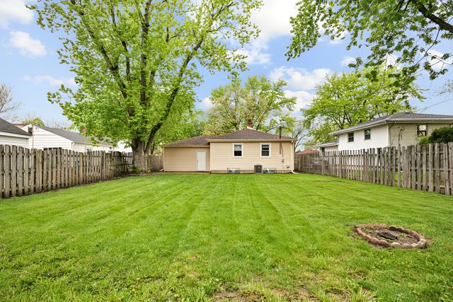 25 N Iowa Avenue, Addison, IL 60101