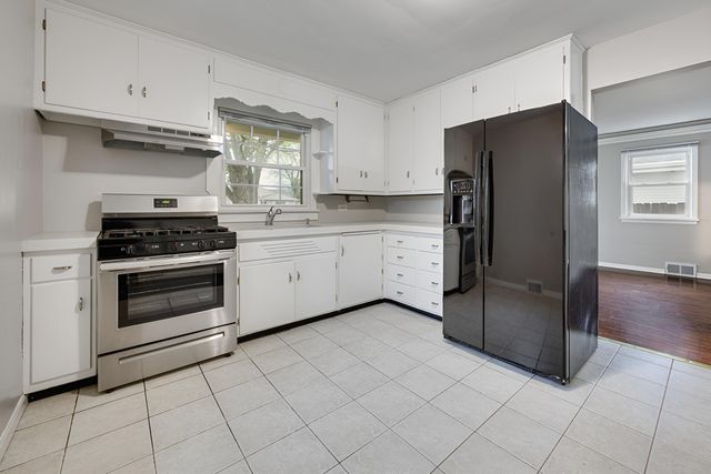 25 N Iowa Avenue, Addison, IL 60101