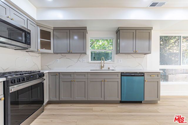 5436 Romaine Street, Los Angeles, CA 90038