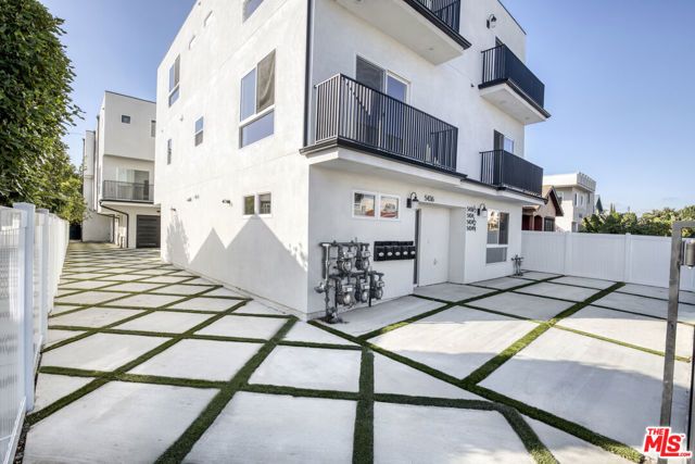 5436 Romaine Street, Los Angeles, CA 90038