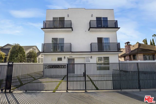 5436 Romaine Street, Los Angeles, CA 90038
