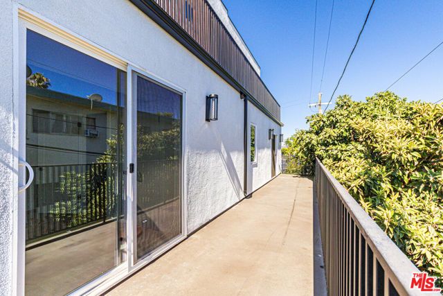 5436 Romaine Street, Los Angeles, CA 90038