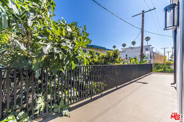 5436 Romaine Street, Los Angeles, CA 90038