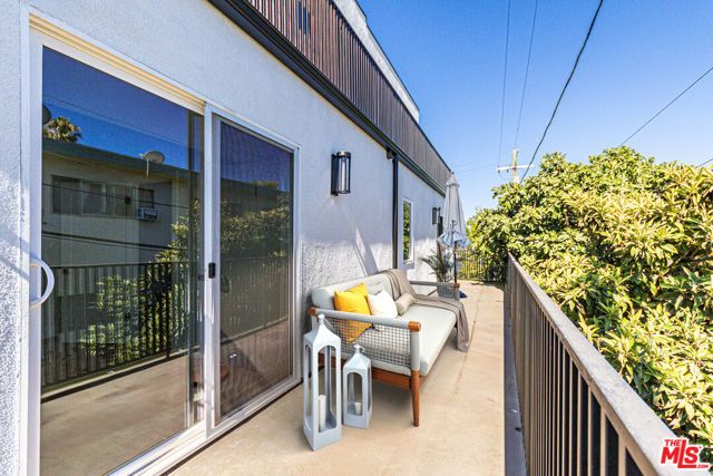 5436 Romaine Street, Los Angeles, CA 90038