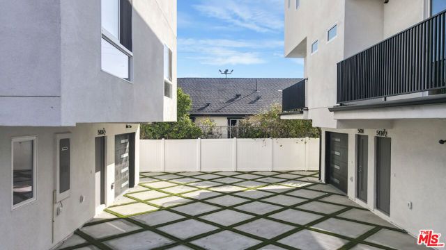 5436 Romaine Street, Los Angeles, CA 90038