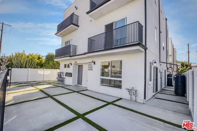 5436 Romaine Street, Los Angeles, CA 90038