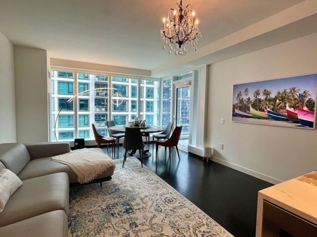 150 Seaport Blvd 14A, Boston, MA 02210