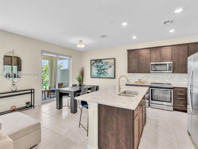 1183 Eucalyptus Dr, Hollywood, FL 33021