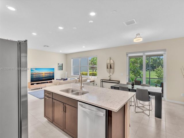 1183 Eucalyptus Dr, Hollywood, FL 33021
