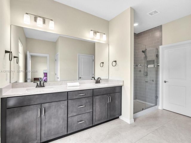 1183 Eucalyptus Dr, Hollywood, FL 33021