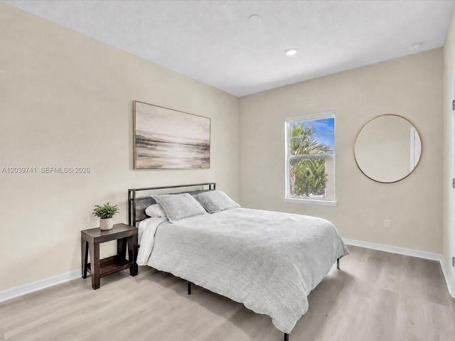 1183 Eucalyptus Dr, Hollywood, FL 33021