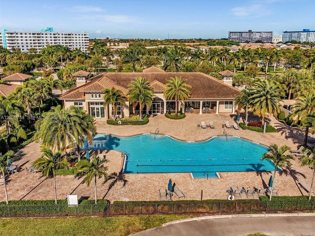 1183 Eucalyptus Dr, Hollywood, FL 33021