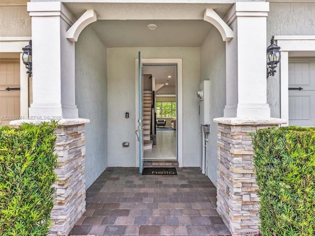 1183 Eucalyptus Dr, Hollywood, FL 33021