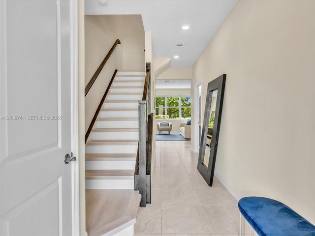 1183 Eucalyptus Dr, Hollywood, FL 33021