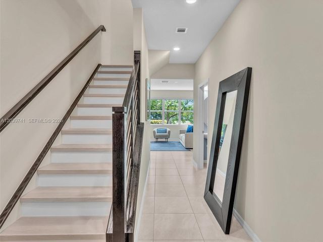 1183 Eucalyptus Dr, Hollywood, FL 33021