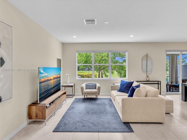 1183 Eucalyptus Dr, Hollywood, FL 33021