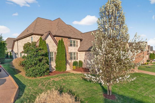 8008 Puddleduck Ln, Spring Hill, TN 37174