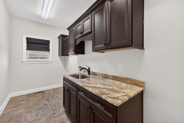 8008 Puddleduck Ln, Spring Hill, TN 37174