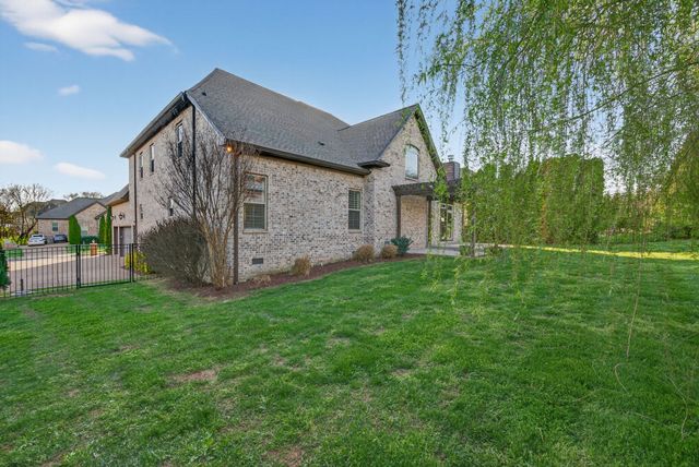 8008 Puddleduck Ln, Spring Hill, TN 37174