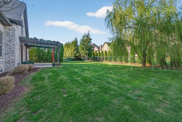 8008 Puddleduck Ln, Spring Hill, TN 37174