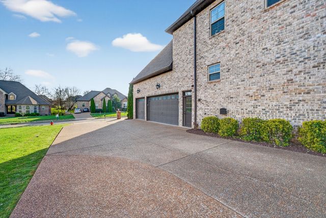 8008 Puddleduck Ln, Spring Hill, TN 37174