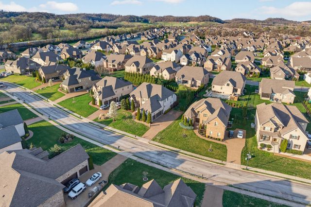 8008 Puddleduck Ln, Spring Hill, TN 37174