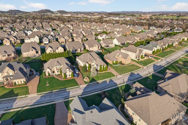 8008 Puddleduck Ln, Spring Hill, TN 37174