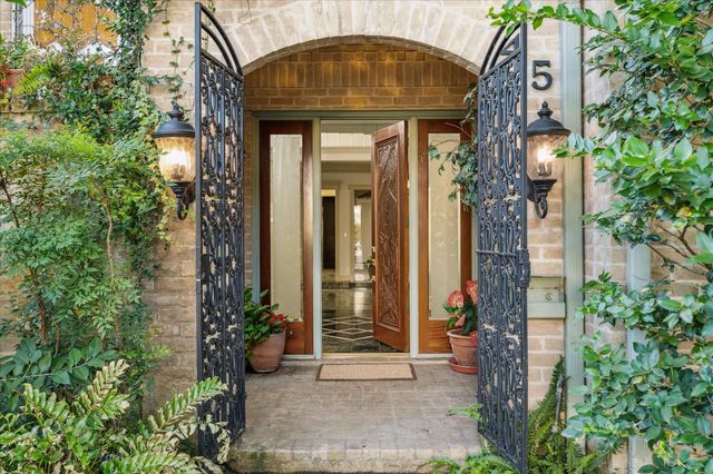 45 Bayou Pointe Drive, Houston, TX 77063