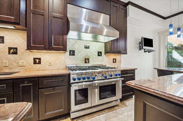 45 Bayou Pointe Drive, Houston, TX 77063