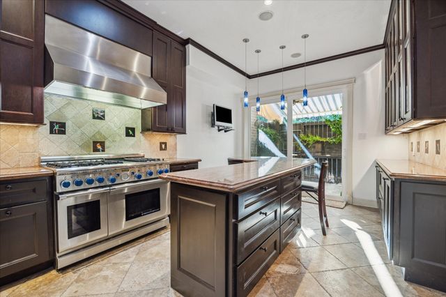 45 Bayou Pointe Drive, Houston, TX 77063