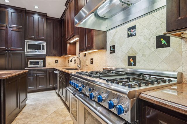 45 Bayou Pointe Drive, Houston, TX 77063