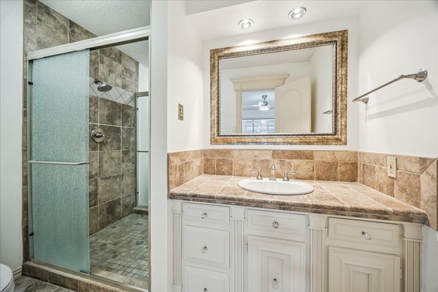 45 Bayou Pointe Drive, Houston, TX 77063