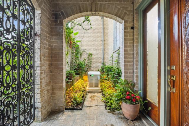 45 Bayou Pointe Drive, Houston, TX 77063