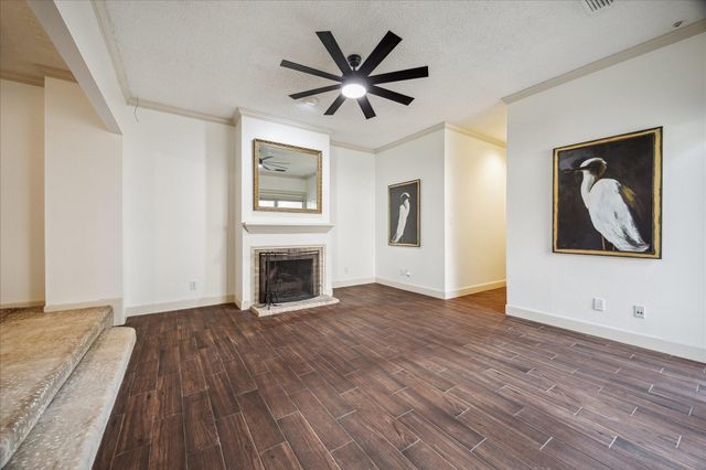 45 Bayou Pointe Drive, Houston, TX 77063