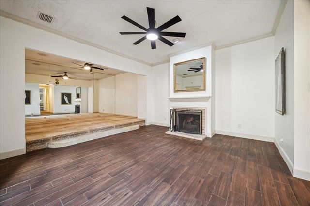 45 Bayou Pointe Drive, Houston, TX 77063