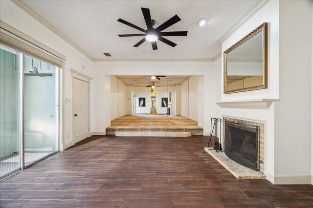 45 Bayou Pointe Drive, Houston, TX 77063