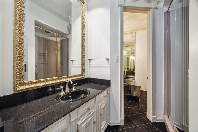 45 Bayou Pointe Drive, Houston, TX 77063