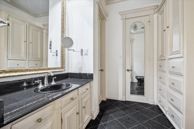 45 Bayou Pointe Drive, Houston, TX 77063