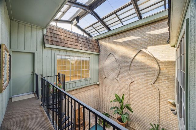 45 Bayou Pointe Drive, Houston, TX 77063